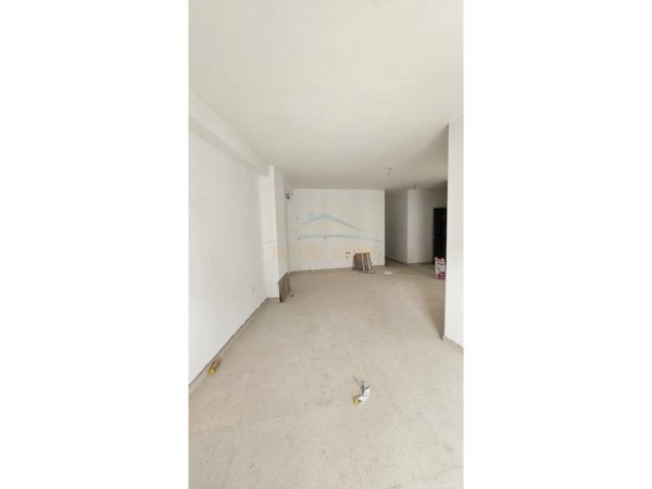 Tirane, shitet apartament 2+1 , 89 m² 130.000 € 
