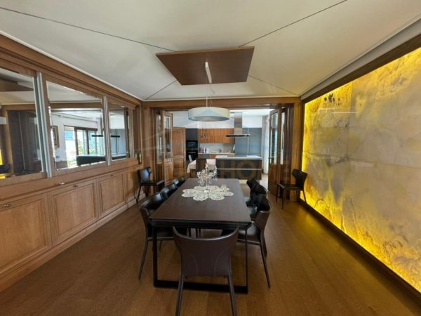 Tirane, jepet me qera apartament+verande | Penthouse 2+1+2+Post Kati 8, 241 m² 2.000 € (KOPSHTI ZOOLOGJIK)