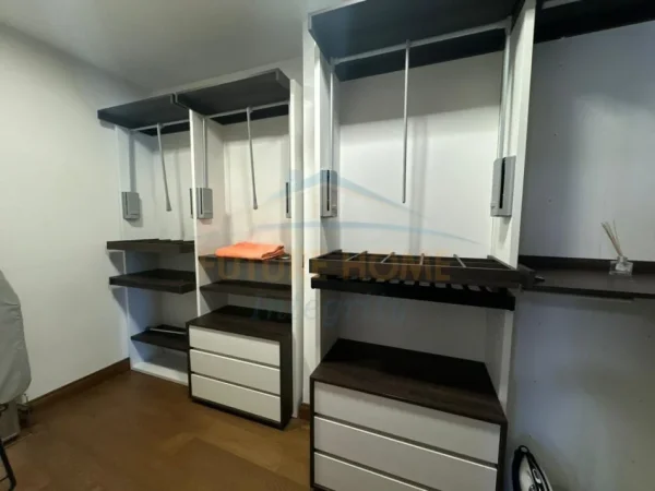 Tirane, jepet me qera apartament+verande | Penthouse 2+1+Ballkon Kati 8, 240 m² 2.000 € (Kopshti Zoologjik)