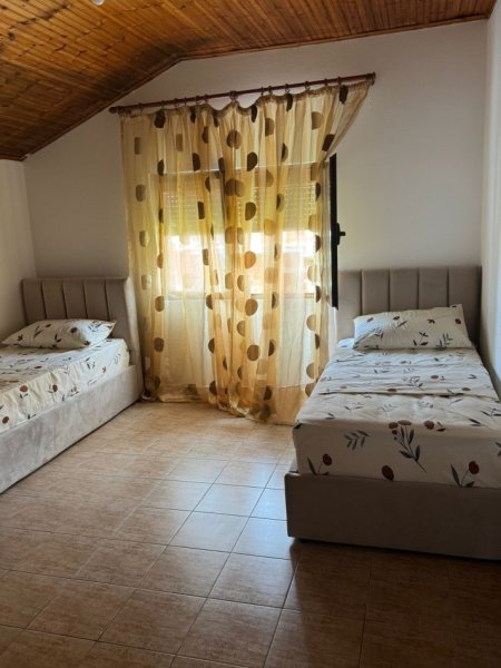 Tirane, jepet me qera apartament 3+1 Kati 4, 450 € 