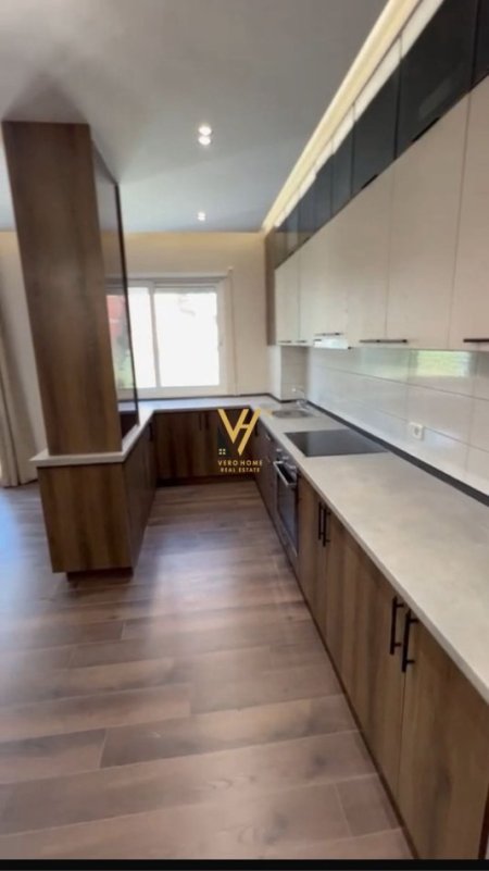 Tirane, jepet me qera apartament 2+1+Ballkon Kati 2, 120 m² 600 € (KOPSHTI BOTANIK)