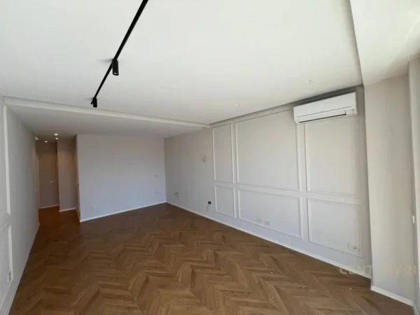 Tirane, jepet me qera ambjent biznesi Kati 3, 116 m² 1.500 € 