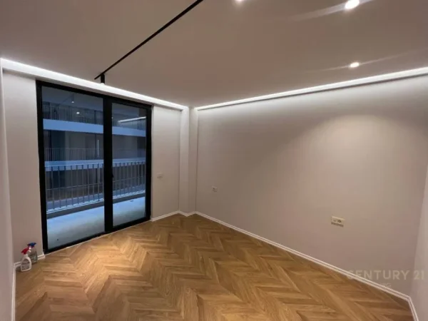 Tirane, jepet me qera ambjent biznesi Kati 3, 116 m² 1.500 € 