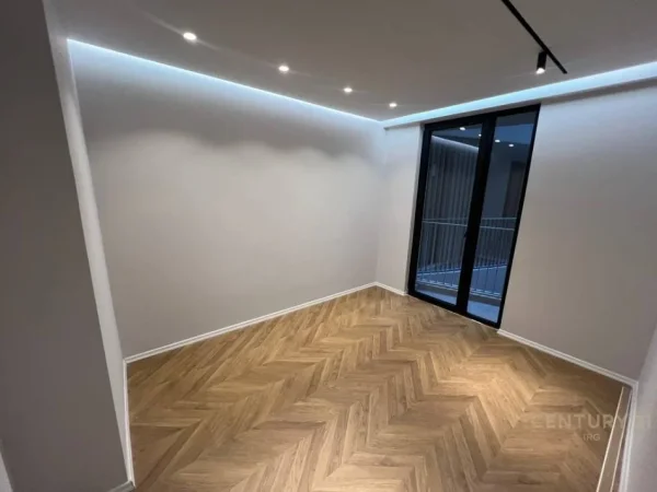 Tirane, jepet me qera ambjent biznesi Kati 3, 116 m² 1.500 € 