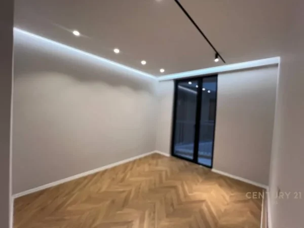 Tirane, jepet me qera ambjent biznesi Kati 3, 116 m² 1.500 € 