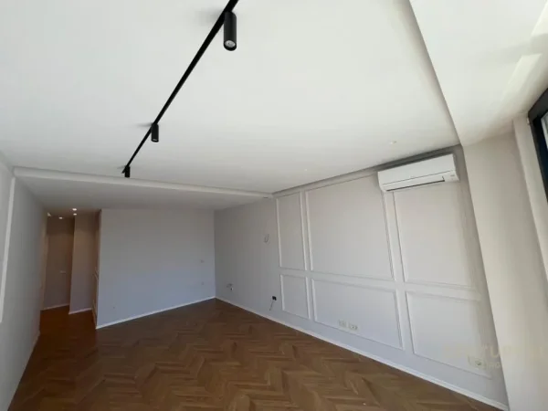 Tirane, jepet me qera ambjent biznesi Kati 3, 116 m² 1.500 € 