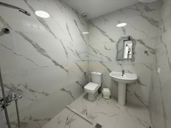 Pogradec, jepet me qera shtepi 1+1 Kati 1, 65 m² 180 € (Përroi i Çaprazit)