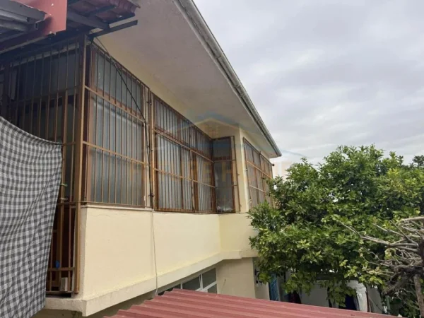 Tirane, shitet shtepi , 213 m² 200.000 € (KOMBINAT)