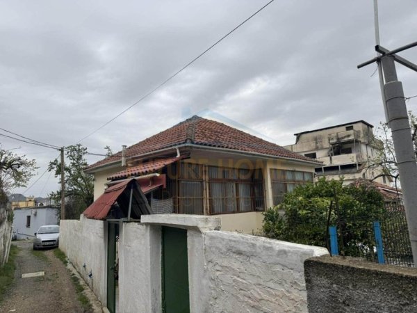 Tirane, shitet shtepi , 213 m² 200.000 € (KOMBINAT)