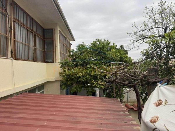 Tirane, shitet shtepi , 213 m² 200.000 € (KOMBINAT)