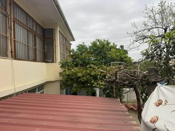 Tirane, shitet shtepi , 213 m² 200.000 € (KOMBINAT)