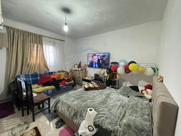 Tirane, shitet shtepi , 213 m² 200.000 € (KOMBINAT)