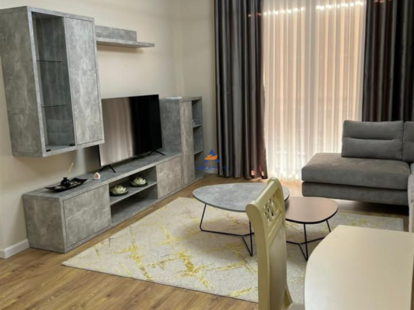 Tirane, jepet me qera apartament 2+1+Ballkon Kati 2, 100 m² 800 € (RRUGA GRAMOZ PASHKO)