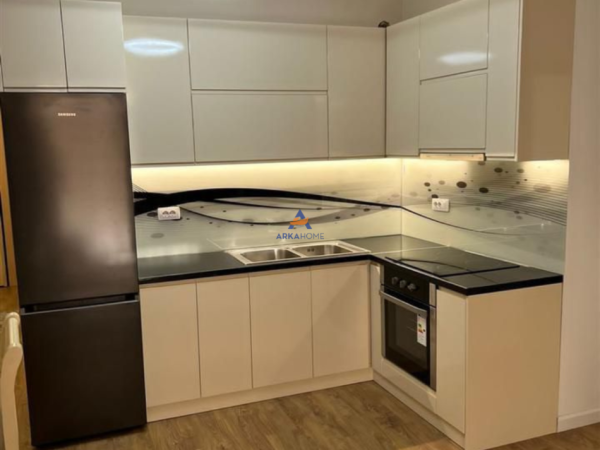 Tirane, jepet me qera apartament 2+1+Ballkon Kati 2, 100 m² 800 € (RRUGA GRAMOZ PASHKO)