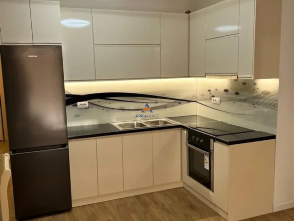 Tirane, jepet me qera apartament 2+1+Ballkon Kati 2, 100 m² 800 € (RRUGA GRAMOZ PASHKO)