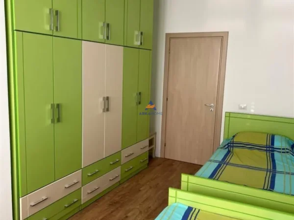 Tirane, jepet me qera apartament 2+1+Ballkon Kati 2, 100 m² 800 € (RRUGA GRAMOZ PASHKO)