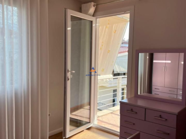 Tirane, jepet me qera apartament 2+1+Ballkon Kati 2, 100 m² 800 € (RRUGA GRAMOZ PASHKO)