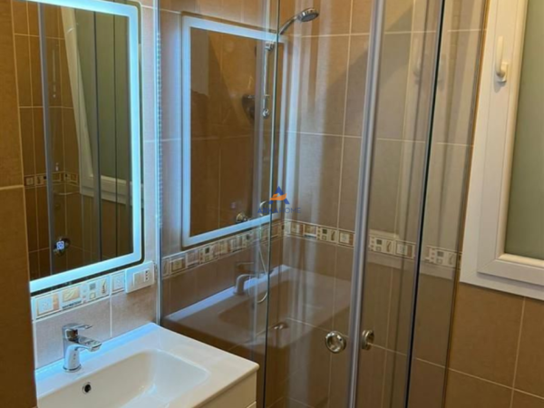 Tirane, jepet me qera apartament 2+1+Ballkon Kati 2, 100 m² 800 € (RRUGA GRAMOZ PASHKO)
