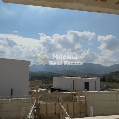 Tirane, shitet Vile 2 Katshe , 300 m² 750.000 € (Daias, TEG)