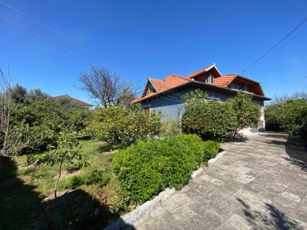 Tirane, shitet shtepi , 175 m² 250.000 € (LAKNAS)