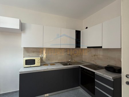 Tirane, jepet me qera apartament 2+1+Ballkon Kati 4, 115 m² 600 € 