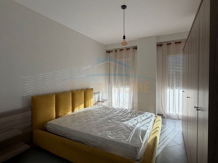 Tirane, jepet me qera apartament 2+1+Ballkon Kati 4, 115 m² 600 € 