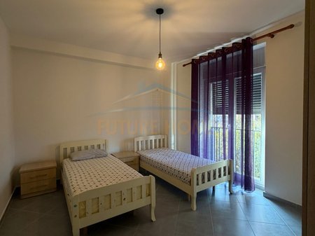 Tirane, jepet me qera apartament 2+1+Ballkon Kati 4, 115 m² 600 € 