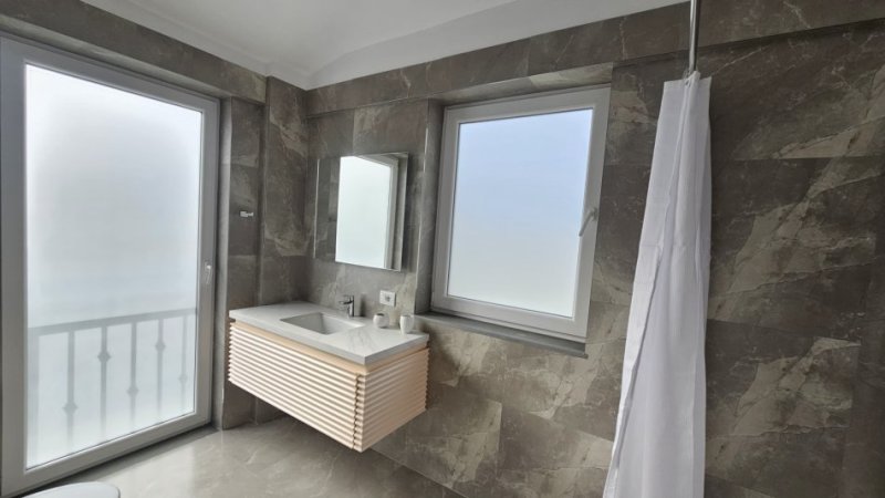 Tirane, jepet me qera Vile 3 Katshe Kati 0, 250 m² 2.500 € (Mjull-Bathore)