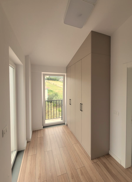 Tirane, jepet me qera Vile 3 Katshe Kati 0, 250 m² 2.500 € (Mjull-Bathore)