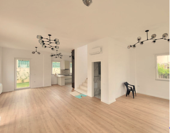Tirane, jepet me qera Vile 3 Katshe Kati 0, 250 m² 2.500 € (Mjull-Bathore)