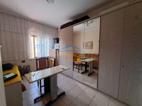 Tirane, shitet , 195 m² 162.000 € (KOMBINAT)