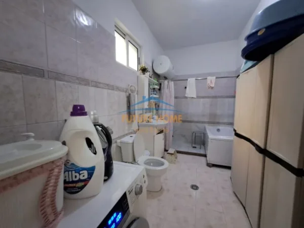 Tirane, shitet , 195 m² 162.000 € (KOMBINAT)