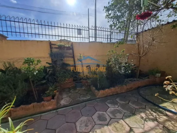 Tirane, shitet , 195 m² 162.000 € (KOMBINAT)