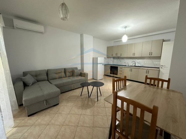 Tirane, jepet me qera apartament 2+1 Kati 2, 90 m² 600 € 