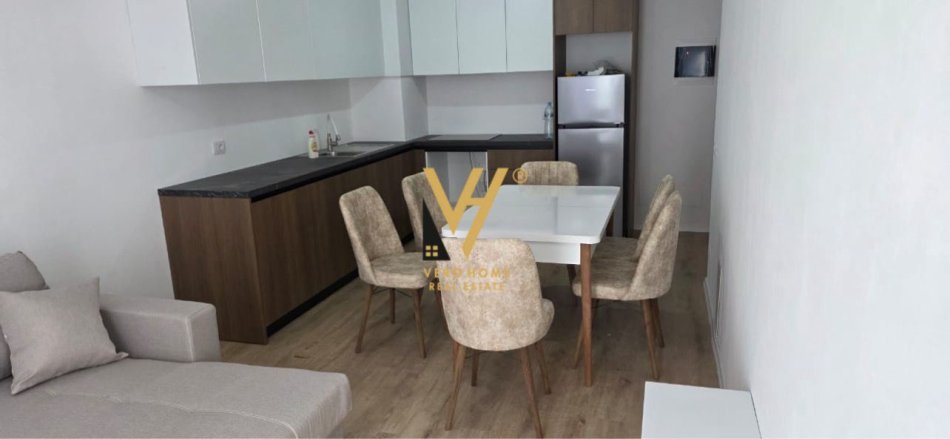 Tirane, jepet me qera apartament 2+1+Ballkon Kati 2, 95 m² 500 € (UNIVERS CITY)