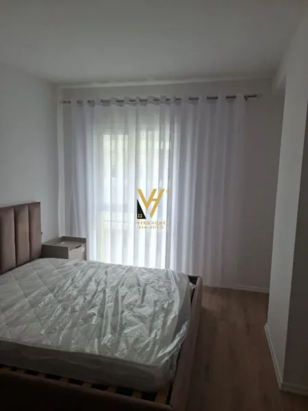 Tirane, jepet me qera apartament 2+1+Ballkon Kati 2, 95 m² 500 € (UNIVERS CITY)