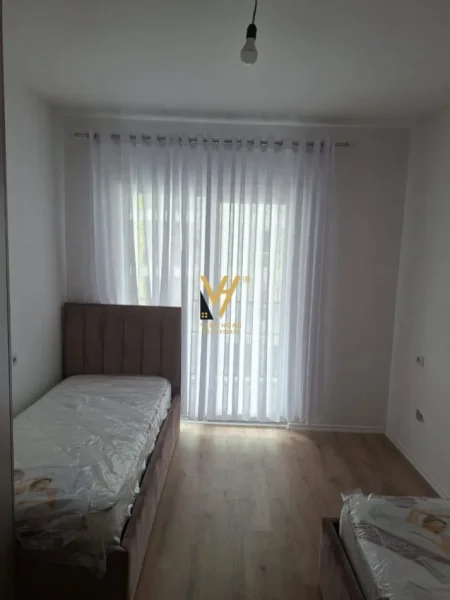 Tirane, jepet me qera apartament 2+1+Ballkon Kati 2, 95 m² 500 € (UNIVERS CITY)