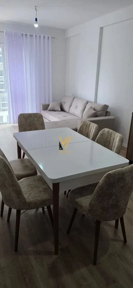 Tirane, jepet me qera apartament 2+1+Ballkon Kati 2, 95 m² 500 € (UNIVERS CITY)