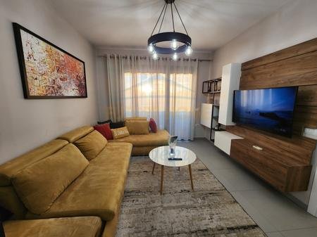 Tirane, jepet me qera apartament 1+1+Ballkon Kati 7, 70 m² 900 € 