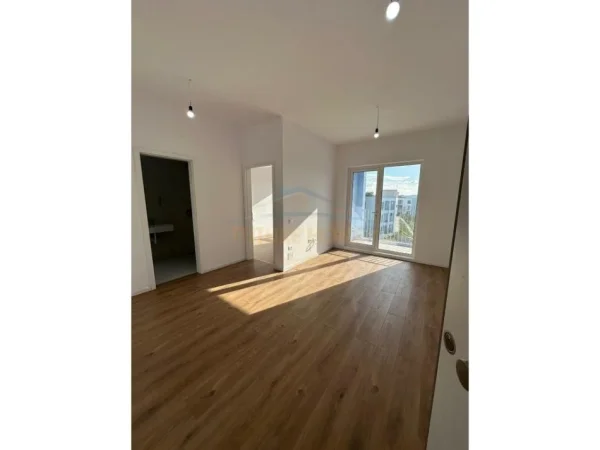 Tirane, shitet apartament 1+1+Ballkon Kati 2, 49 m² 80.000 € (Fresk)