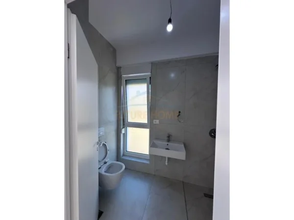 Tirane, shitet apartament 1+1+Ballkon Kati 2, 49 m² 80.000 € (Fresk)