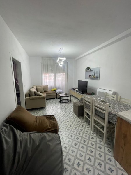 Tirane, jepet me qera apartament 1+1+Ballkon Kati 10, 65 m² 450 € (Tirana Golden Park)