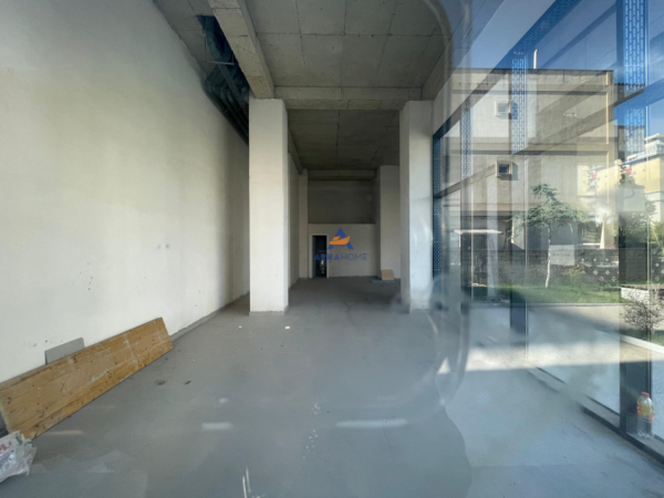 Tirane, shitet dyqan Kati 0, 83 m² 264.000 € (ISH-FUSH E AVIACIONIT)