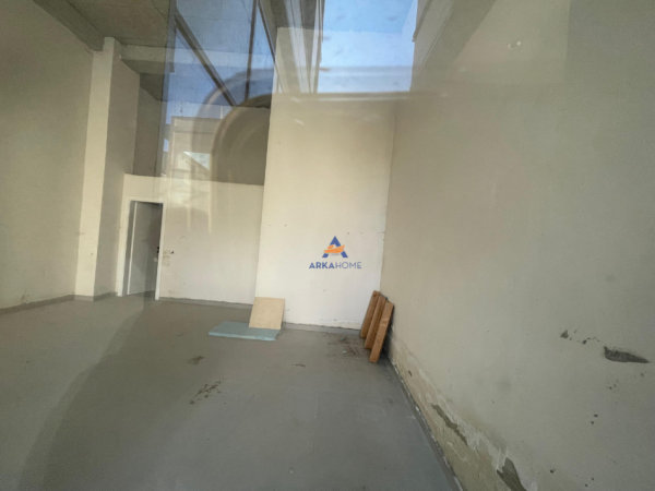 Tirane, shitet dyqan Kati 0, 83 m² 264.000 € (ISH-FUSH E AVIACIONIT)