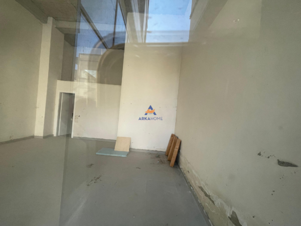 Tirane, shitet dyqan Kati 0, 83 m² 264.000 € (ISH-FUSH E AVIACIONIT)