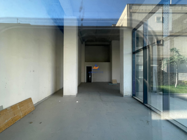 Tirane, shitet dyqan Kati 0, 83 m² 264.000 € (ISH-FUSH E AVIACIONIT)