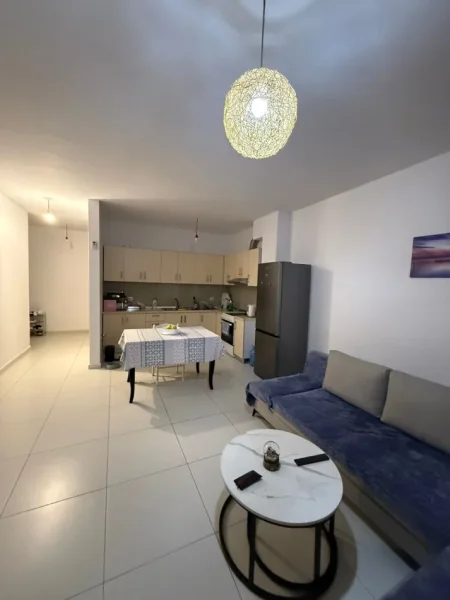 Tirane, jepet me qera apartament 2+1 Kati 9, 100 m² 600 € (Rr.Eshref Frasheri)