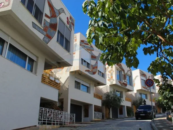 Tirane, shitet apartament duplex , 276 m² 420.000 € (REZIDENCA KODRA E DIELLIT 1)