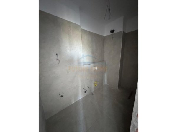 Tirane, shitet apartament 2+1+Ballkon Kati 4, 144 m² 350.000 € (Liqeni i Thatë)