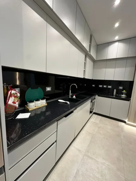 Tirane, jepet me qera apartament 2+1+Ballkon Kati 8, 110 m² 1.200 € (Rruga.Mine Peza)